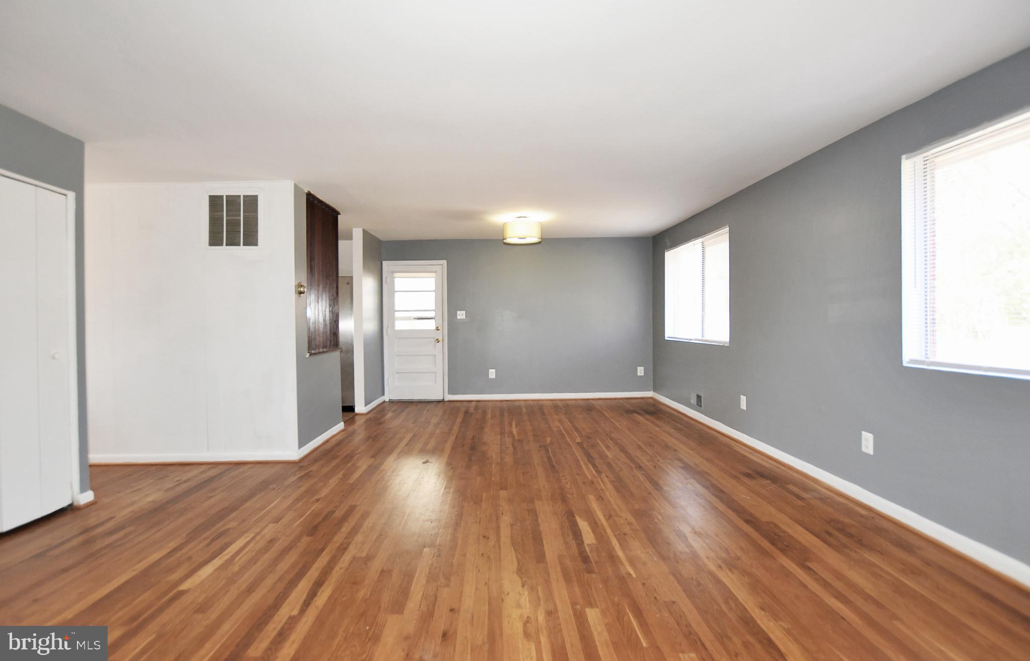 811 Whittington Terrace Silver Spring, MD 20901 - Photo 7 of 31 Dining area with outside entrance.