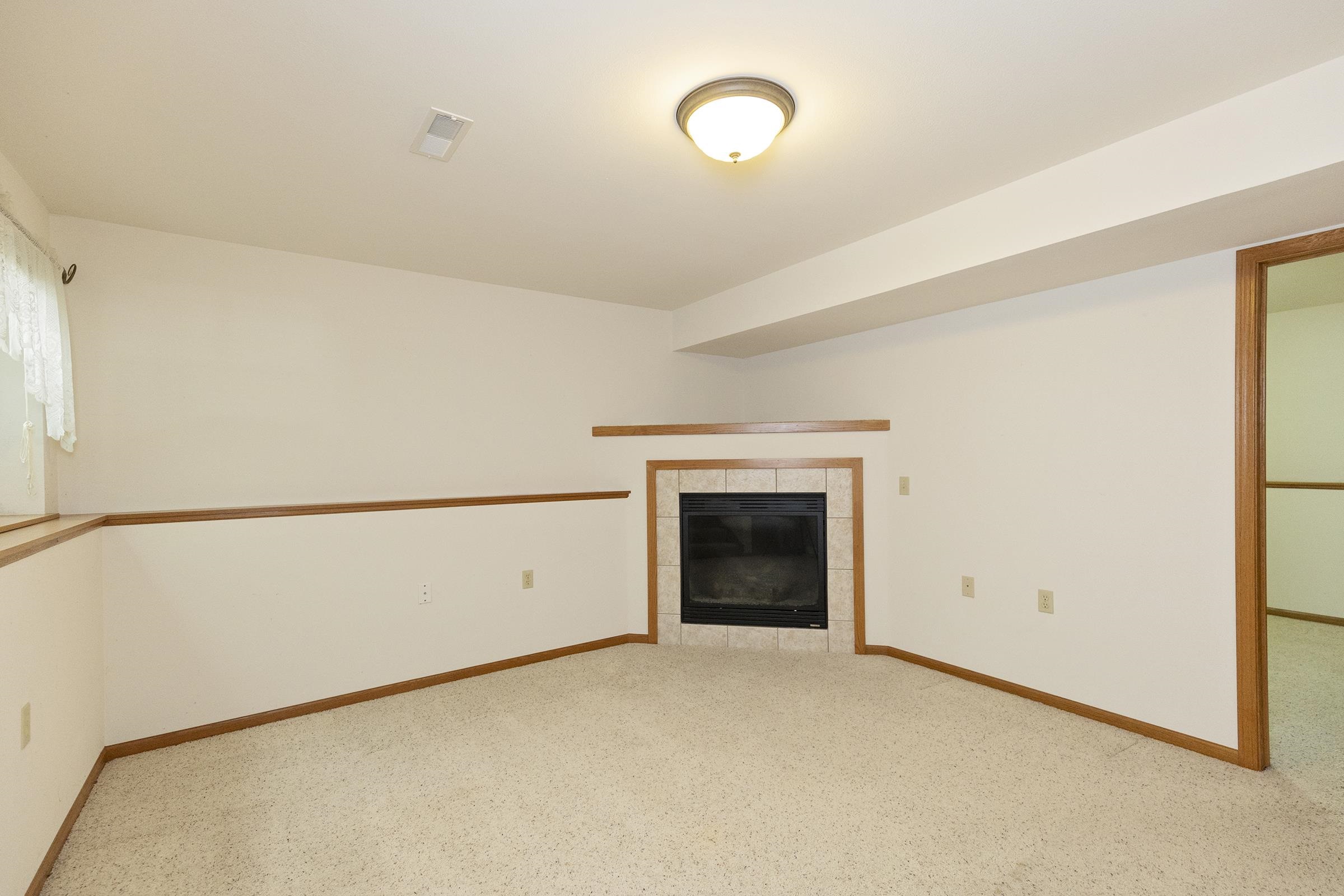 513 Reena Avenue Fort Atkinson, WI 53538 - Photo 14 of 29