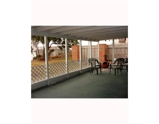 a black and white photo of a living room