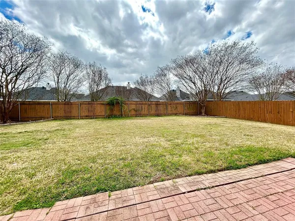 a view of an outdoor space and a yard