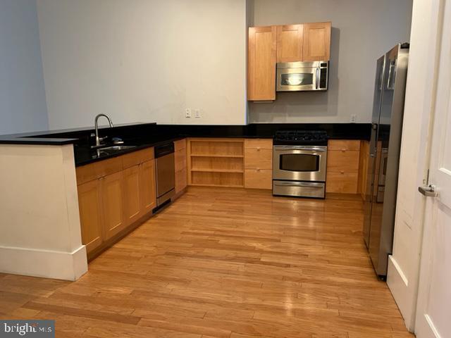 1615 Walnut Street, Unit 2 Philadelphia, PA 19102 - Photo 5 of 18 Gourmet Kitchen