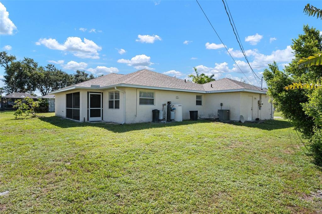 662 Flamingo Road Venice, FL 34293 - Photo 32 of 34 Exterior Back