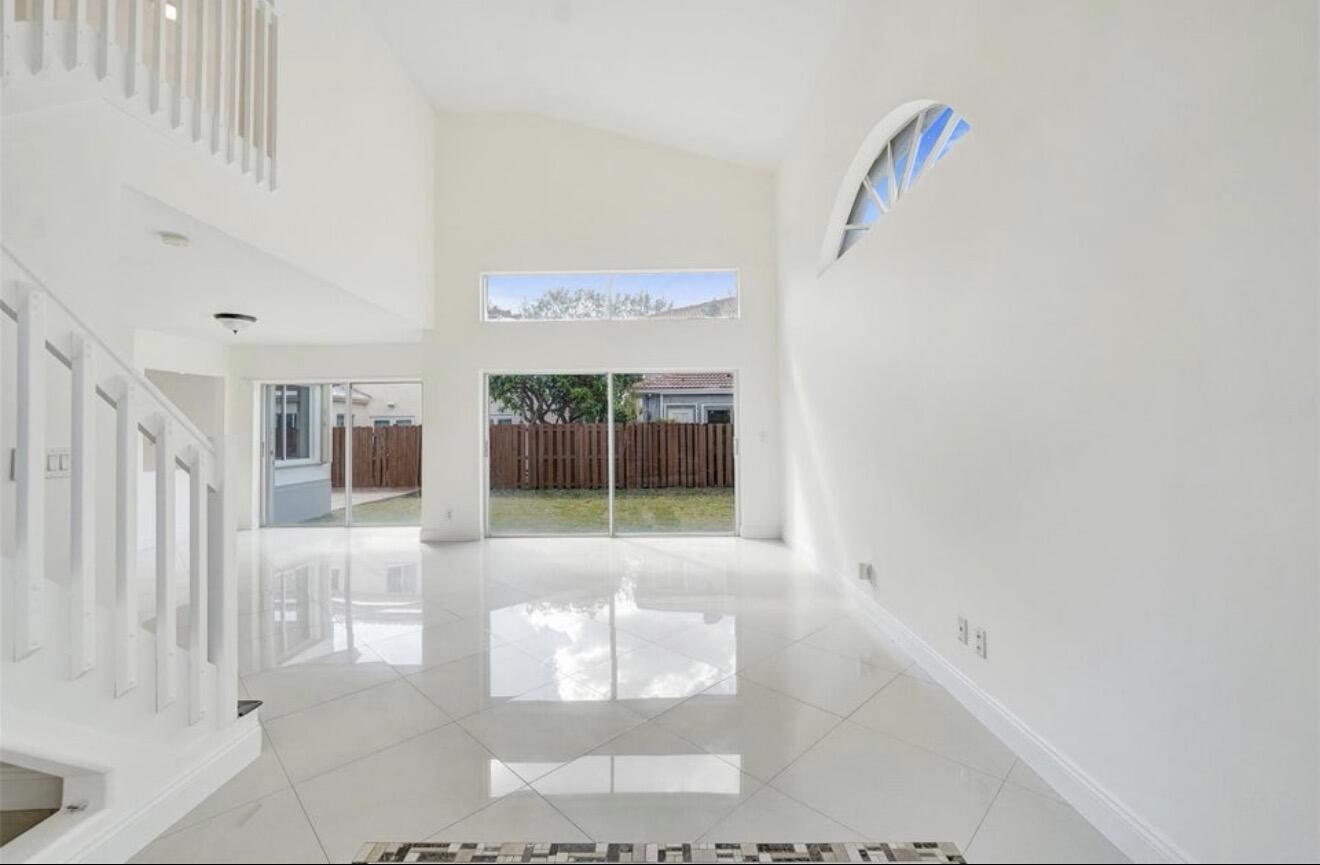 11208 Rhapsody Road Hollywood, FL 33026 - Photo 4 of 22 IMG_2010