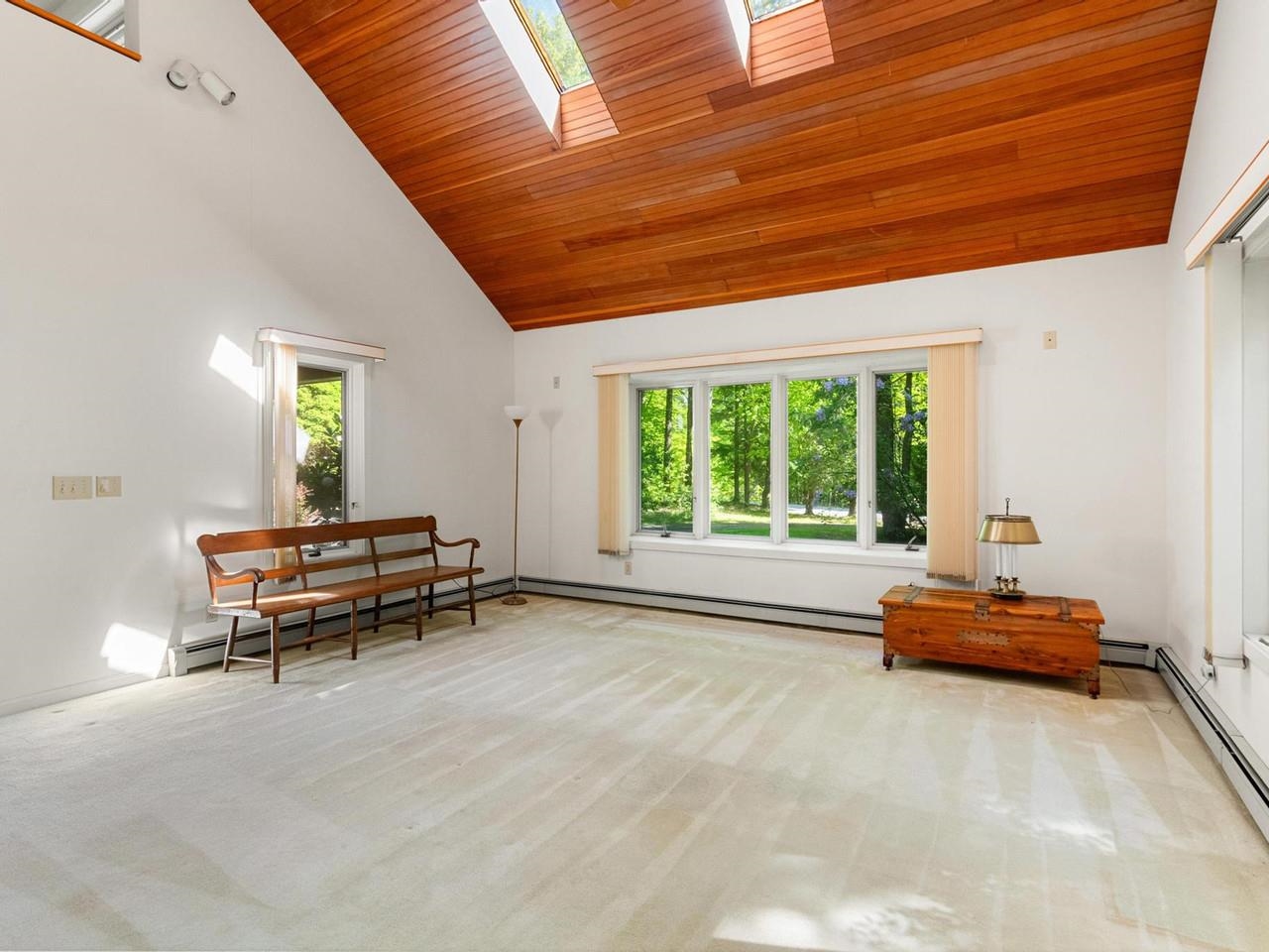 607 Beaver Creek Road Shelburne, VT 05482 - Photo 4 of 53