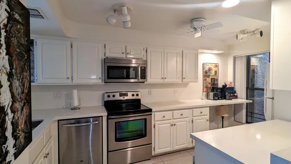 $2,000 | 5124 North 31st Place, Unit 517, Phoenix, AZ 85016