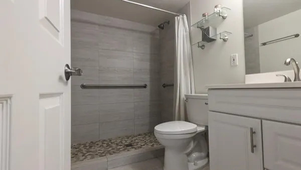 $2,000 | 5124 North 31st Place, Unit 517, Phoenix, AZ 85016