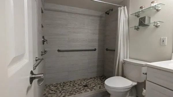 $2,000 | 5124 North 31st Place, Unit 517, Phoenix, AZ 85016