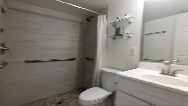 $2,000 | 5124 North 31st Place, Unit 517, Phoenix, AZ 85016