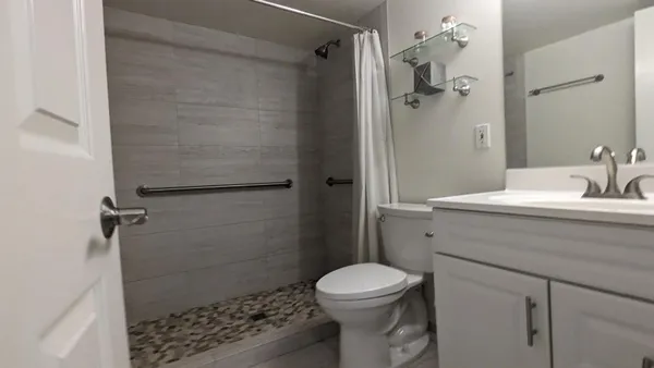 $2,000 | 5124 North 31st Place, Unit 517, Phoenix, AZ 85016