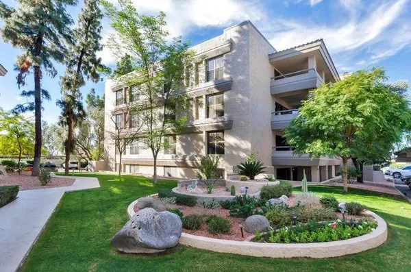 $2,000 | 5124 North 31st Place, Unit 517, Phoenix, AZ 85016