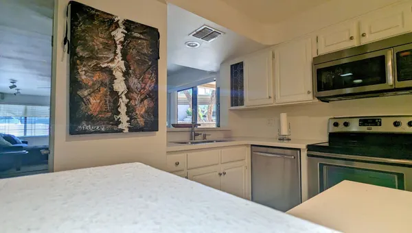 $2,000 | 5124 North 31st Place, Unit 517, Phoenix, AZ 85016