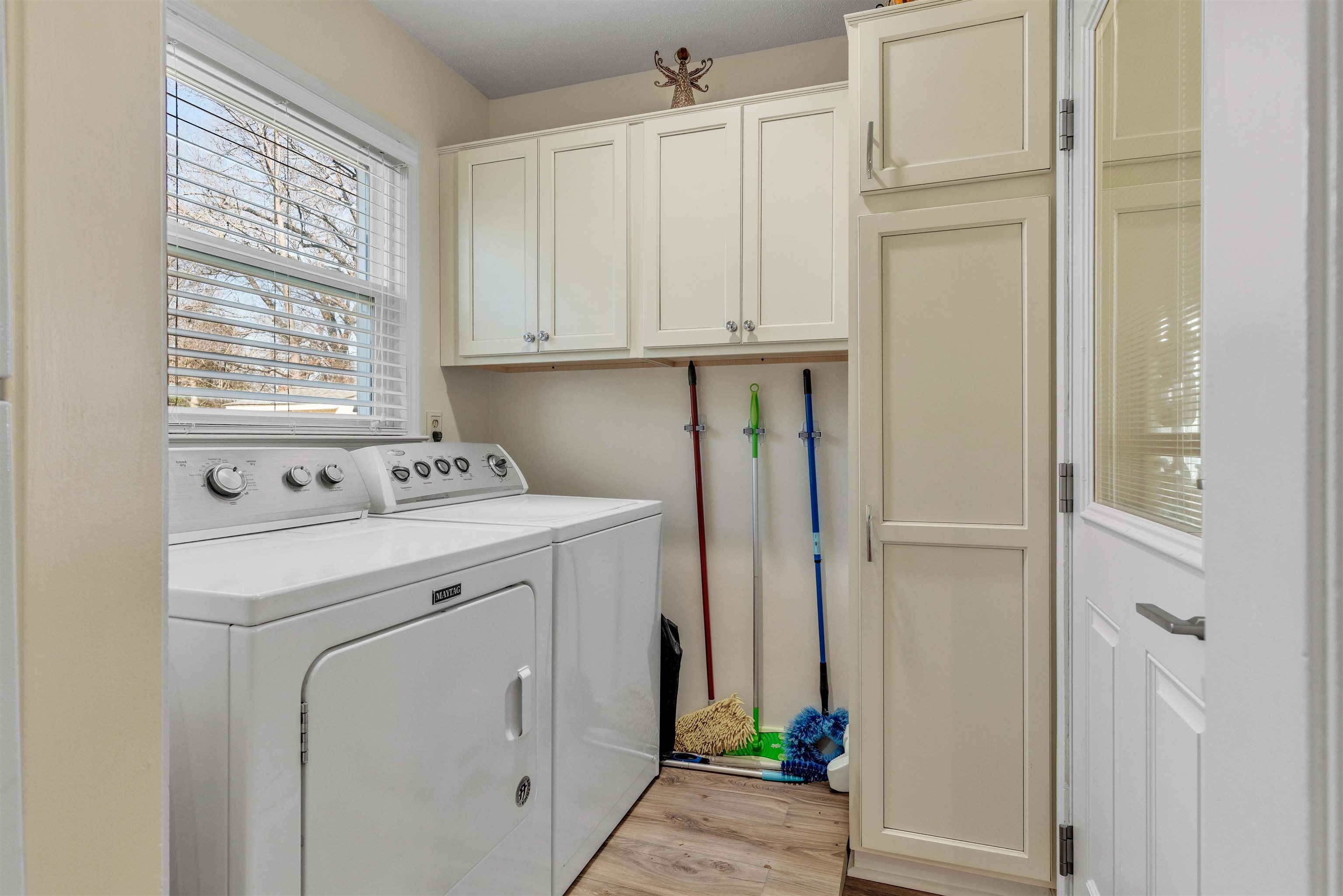 3613 Acacia Street Memphis, TN 38116 - Photo 22 of 33 a utility room with dryer and washer