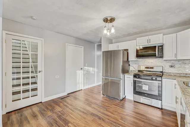 $320,000 | 8 Timber Trail, Streamwood, IL 60107