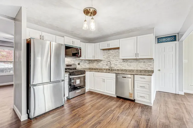 $320,000 | 8 Timber Trail, Streamwood, IL 60107