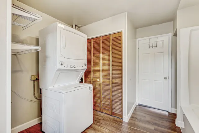 $320,000 | 8 Timber Trail, Streamwood, IL 60107