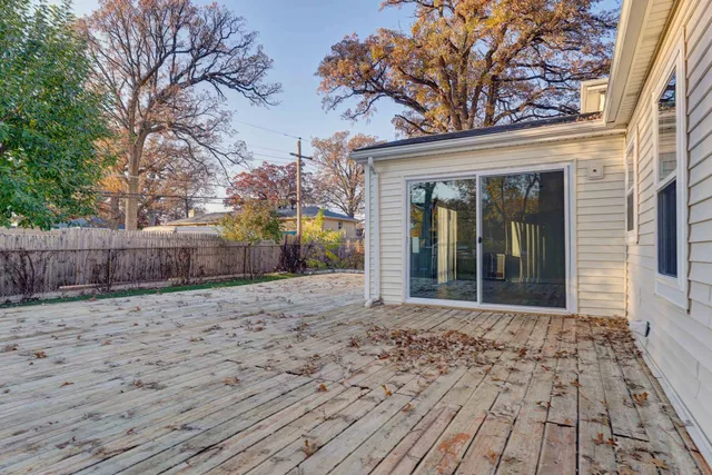 $320,000 | 8 Timber Trail, Streamwood, IL 60107