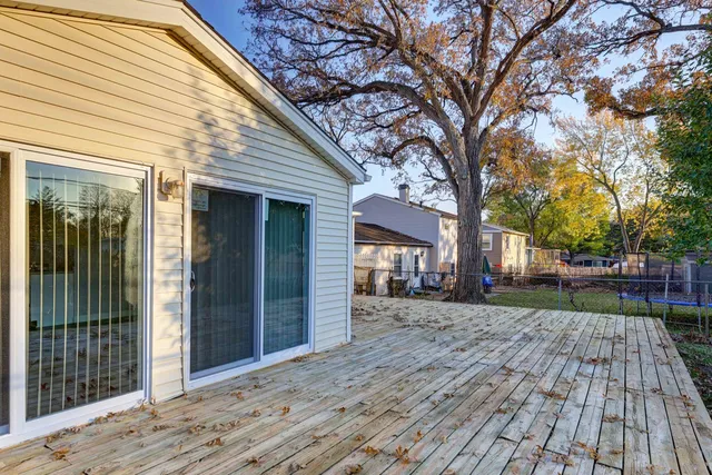 $320,000 | 8 Timber Trail, Streamwood, IL 60107