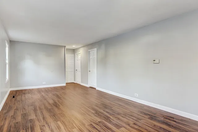 $320,000 | 8 Timber Trail, Streamwood, IL 60107