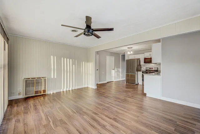 $320,000 | 8 Timber Trail, Streamwood, IL 60107