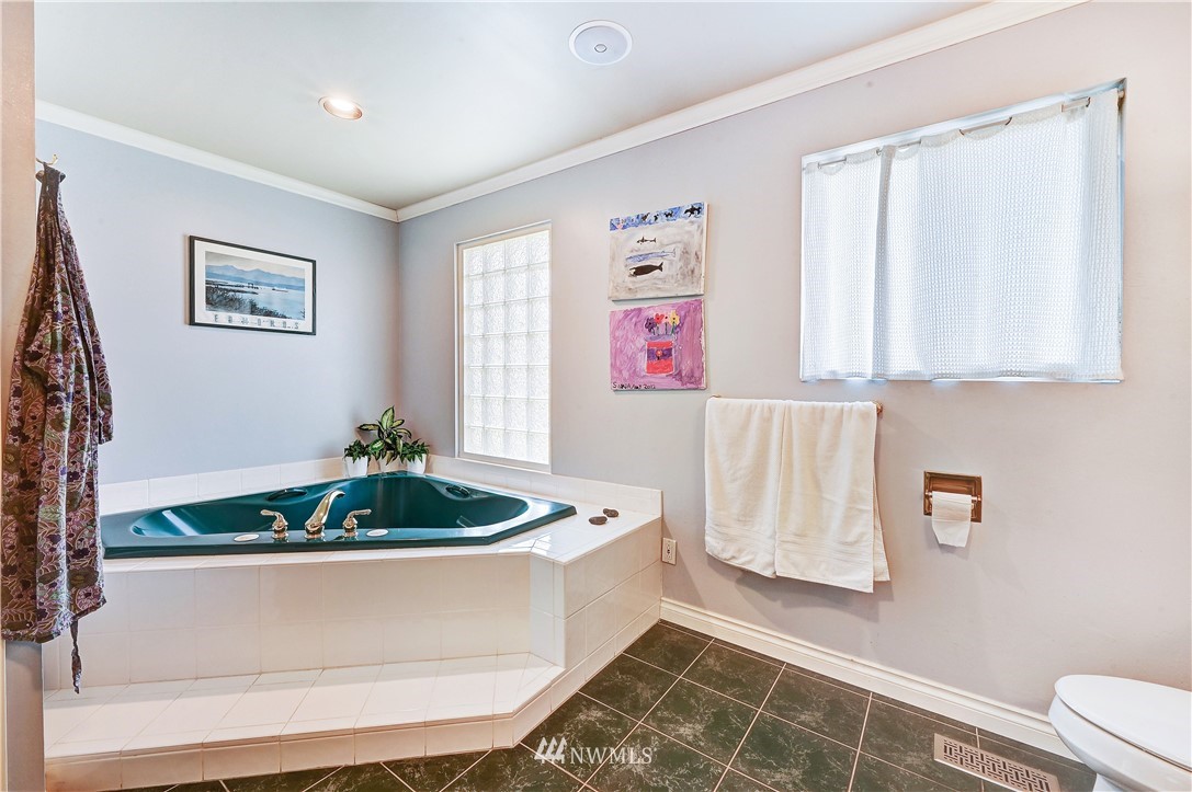 7724 171st Street Southwest Edmonds, WA 98026 - Photo 14 of 27 Gallery Image 14