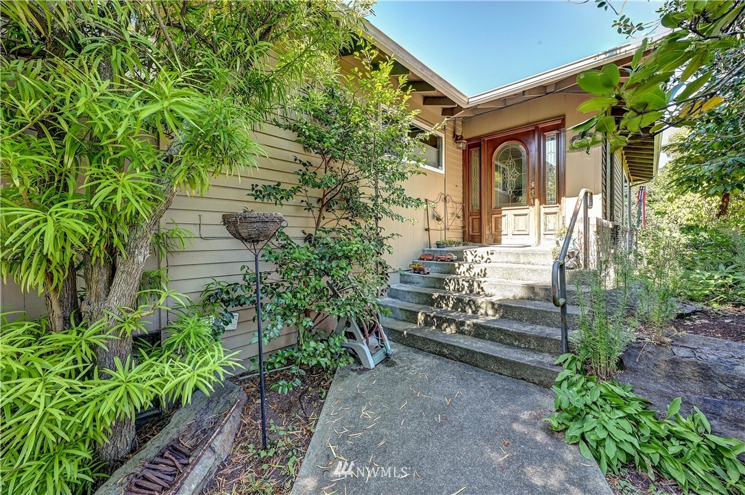 7724 171st Street Southwest Edmonds, WA 98026 - Photo 3 of 27 Gallery Image 3