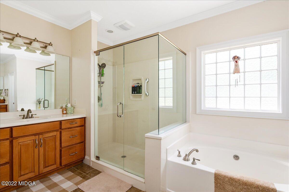 146 Lower Simmons Road Macon, GA 31220 - Photo 27 of 43 a bathroom with a bathtub a sink and a shower