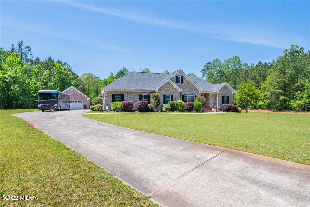 146 Lower Simmons Road Macon, GA 31220 - Photo 4 of 43 a front view of house with yard and green space