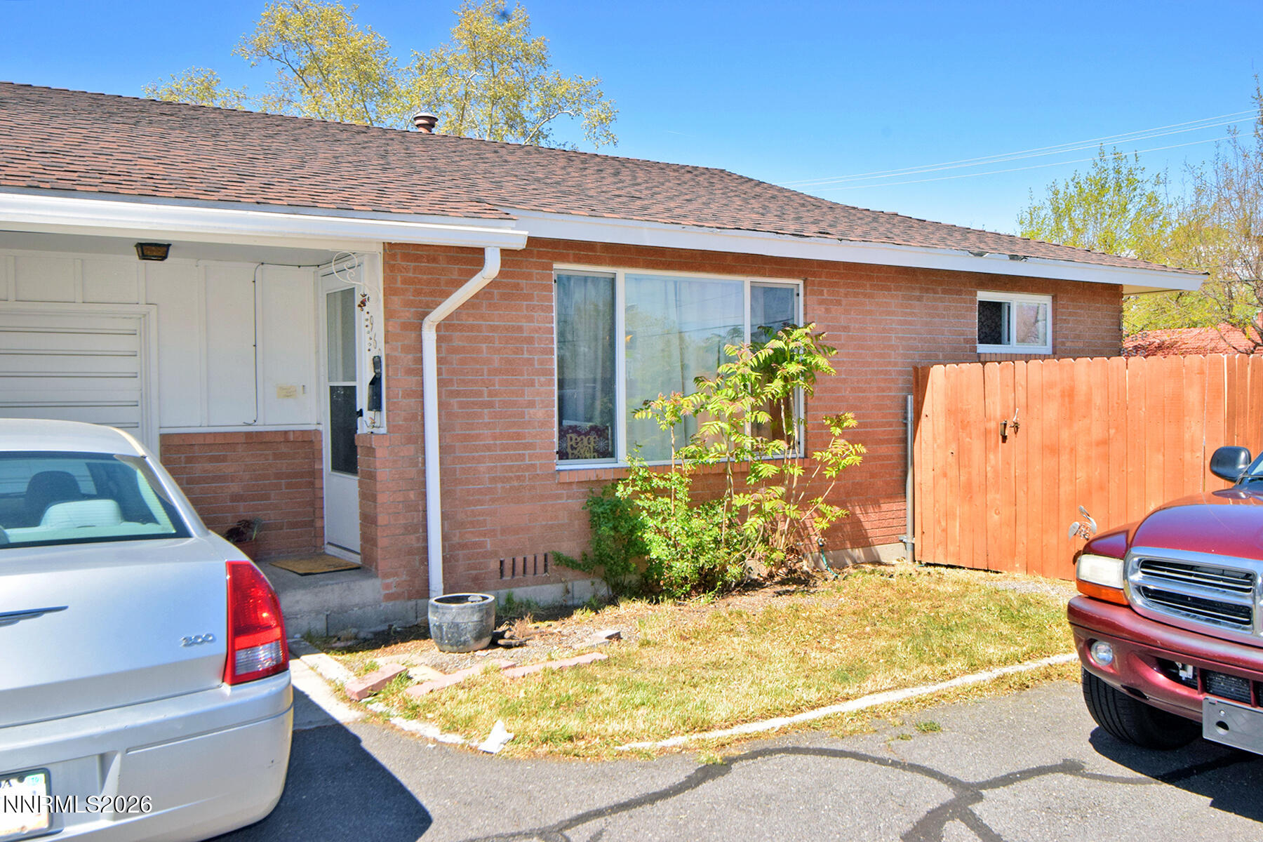 962 Roberts Street Reno, NV 89502 - Photo 3 of 23 aDSC_0575