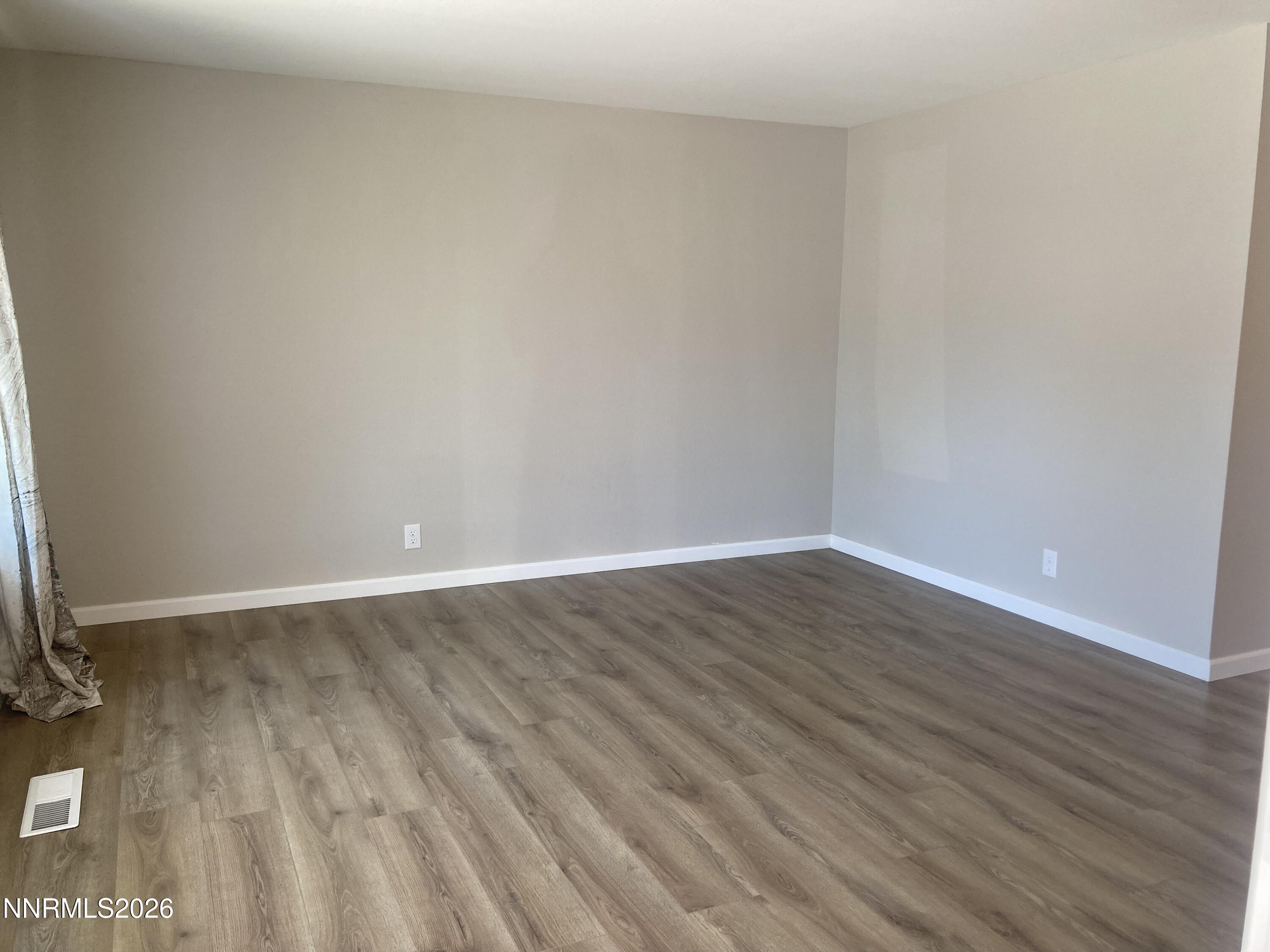 962 Roberts Street Reno, NV 89502 - Photo 5 of 23 tinywow_IMG_0657_62764514