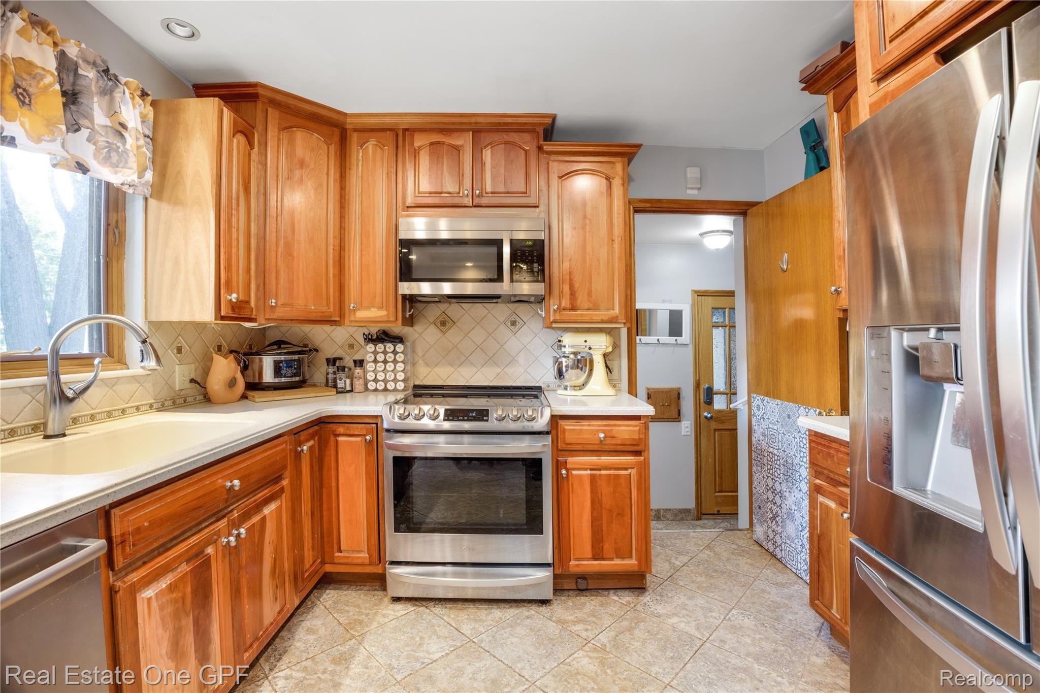 1499 North Renaud Road Grosse Pointe, MI 48236 - Photo 10 of 35 18-print-1499 North Renaud Road018.jpg