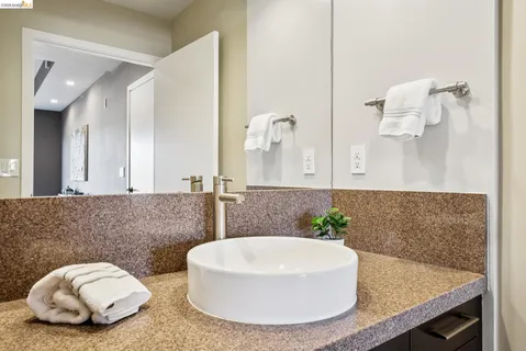$599,000 | 6465 San Pablo Avenue, Unit 203, Oakland, CA 94608