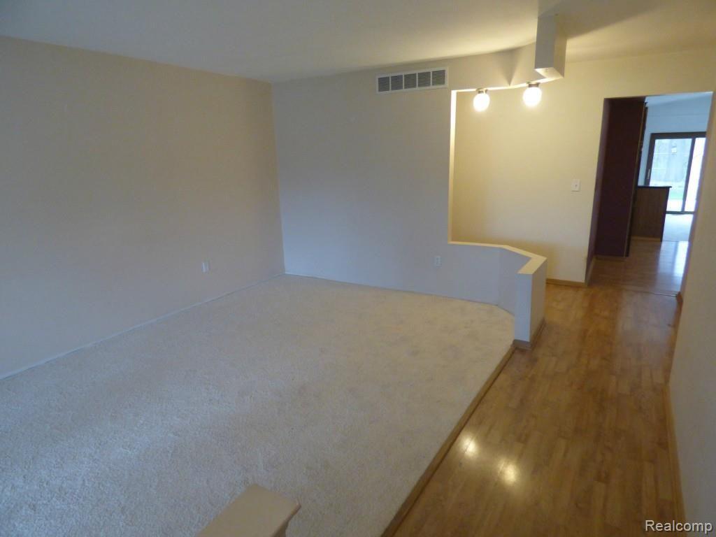 43132 Hanford Road Canton, MI 48187 - Photo 5 of 37 P1110624.jpg