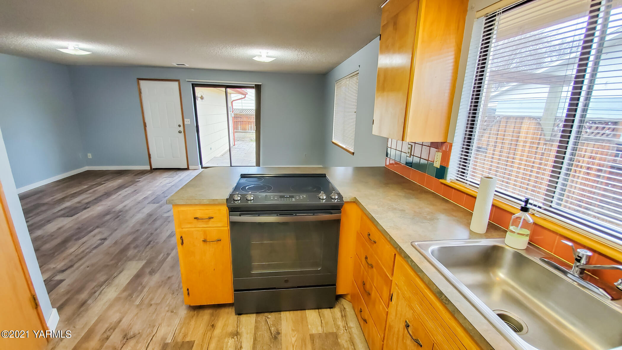 1503 South 27th Avenue Yakima, WA 98902 - Photo 10 of 26 a kitchen with a sink and a large window
