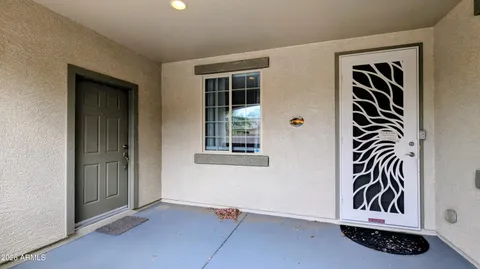 a view of entryway with livingroom