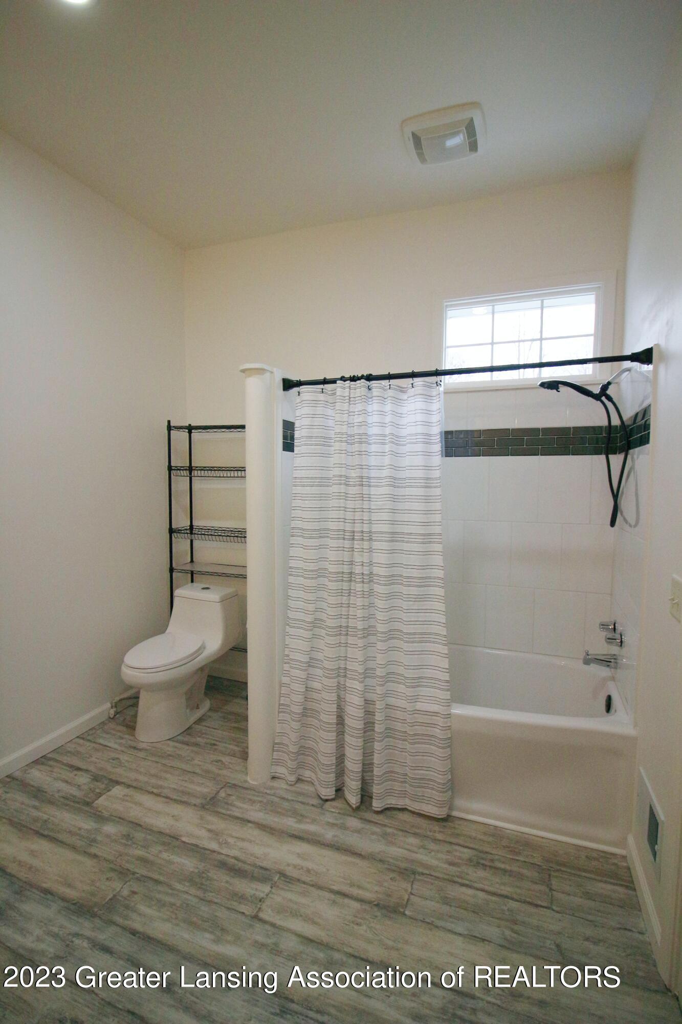11144 Plains Road Eaton Rapids, MI 48827 - Photo 15 of 29 016 PRIMARY BATH
