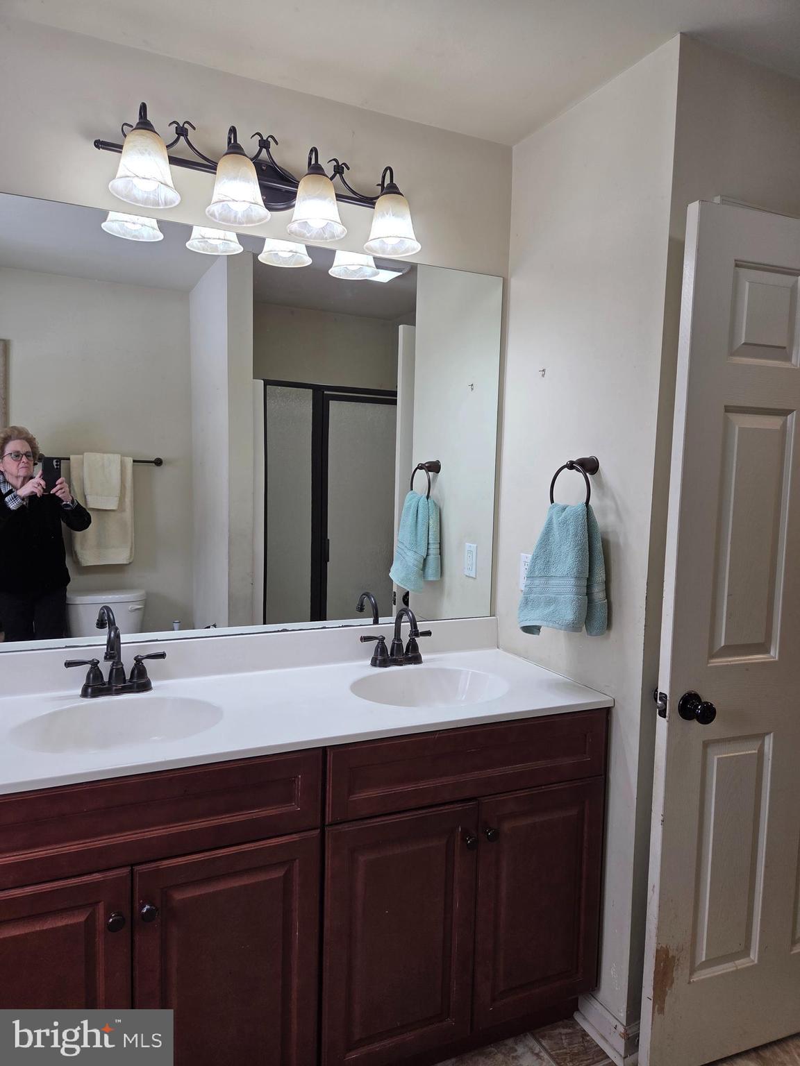 119 Burgundy Lane Coatesville, PA 19320 - Photo 18 of 35 Primary bathroom