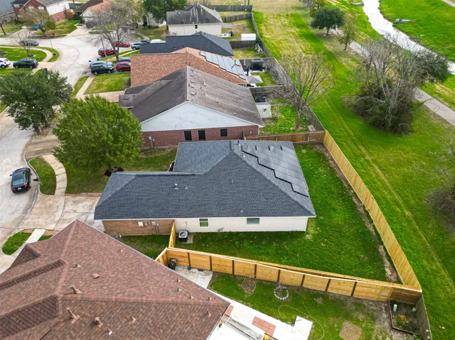 a view of a back yard