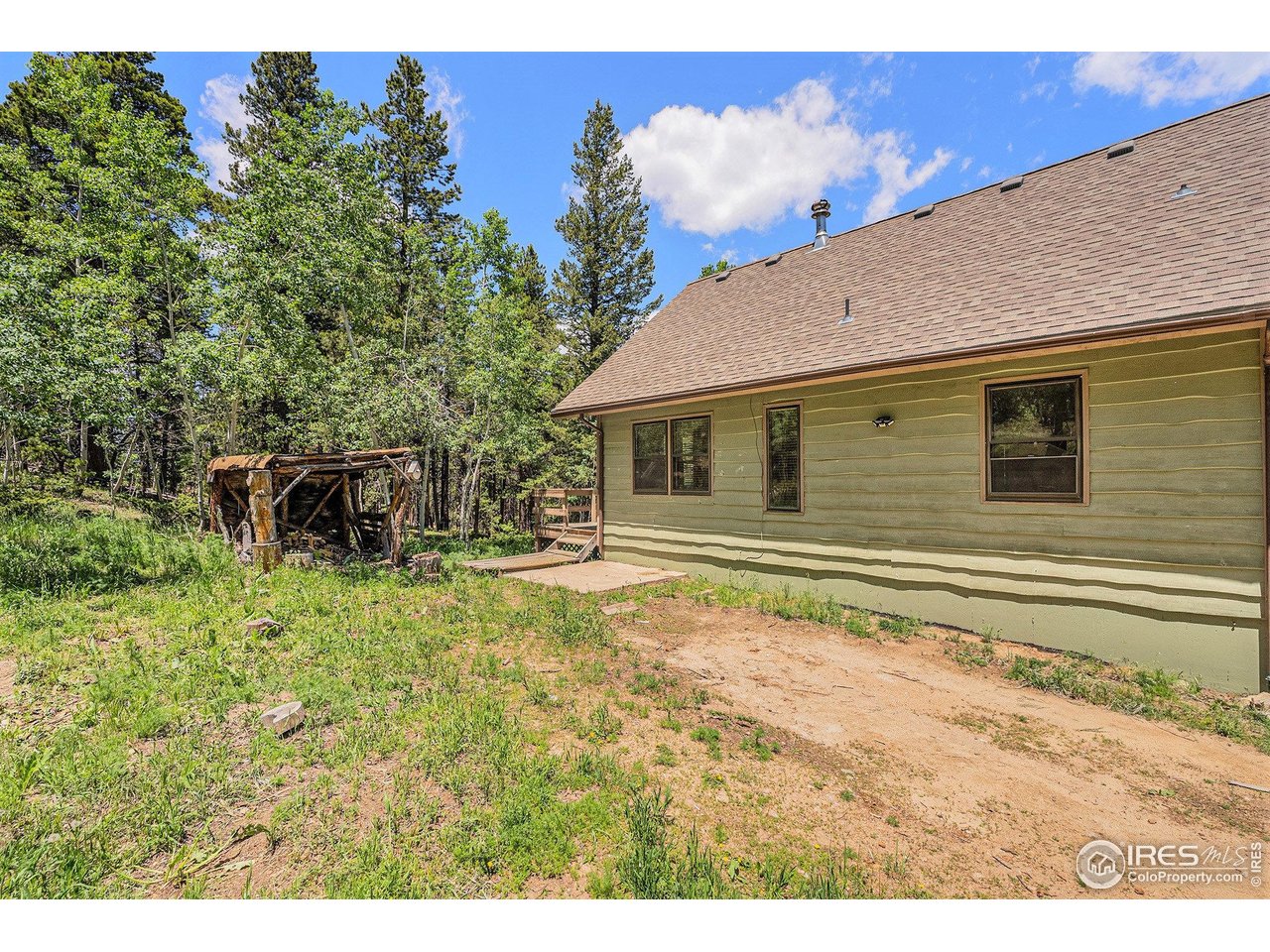 147 St Vrain Trail Ward, CO 80481 - Photo 26 of 31 a backyard of a house