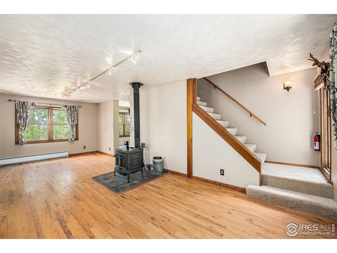 147 St Vrain Trail Ward, CO 80481 - Photo 3 of 31 a view of an entryway with wooden floor