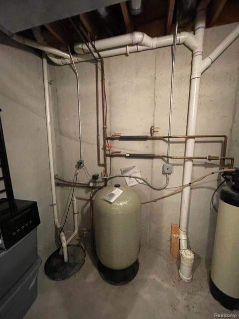 5020 Drayton Road Clarkston, MI 48346 - Photo 51 of 54 Basement Sump -Holding Tank.jpg