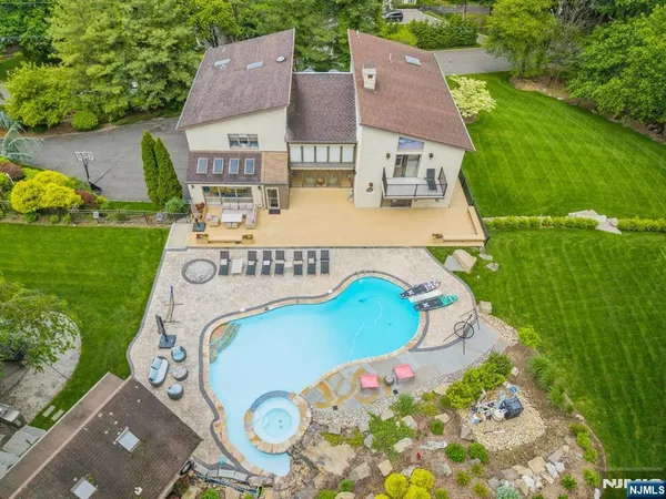 $2,699,900 | 63 Eisenhower Drive, Cresskill, NJ 07626