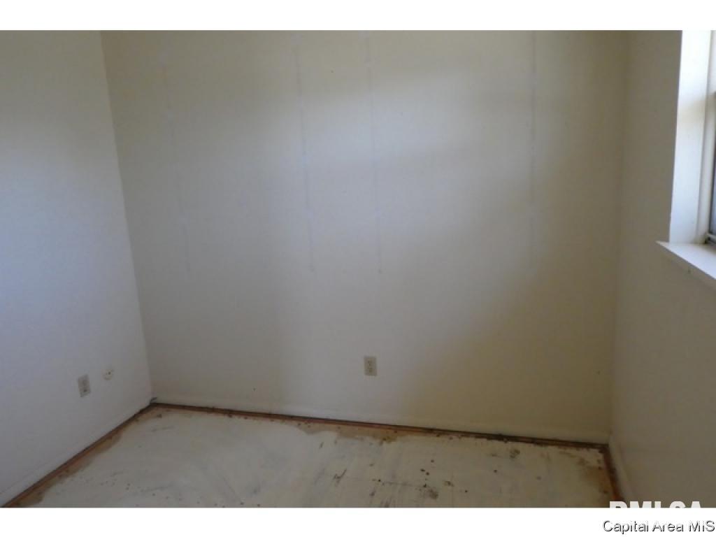 2105 Stonehenge Road Springfield, IL 62702 - Photo 11 of 23