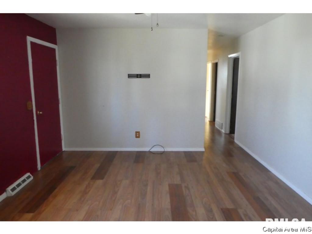 2105 Stonehenge Road Springfield, IL 62702 - Photo 3 of 23