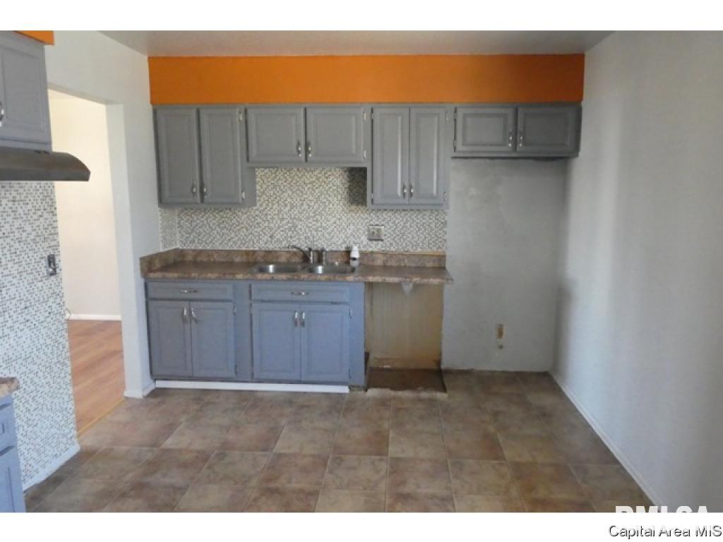 2105 Stonehenge Road Springfield, IL 62702 - Photo 5 of 23
