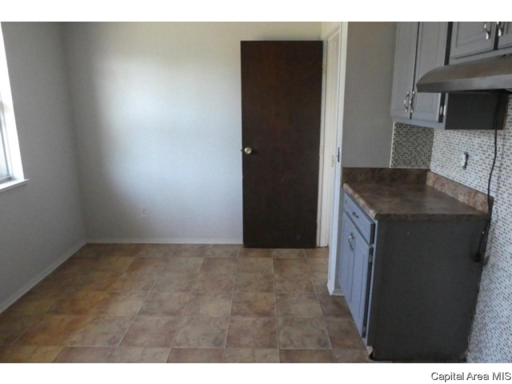 2105 Stonehenge Road Springfield, IL 62702 - Photo 6 of 23