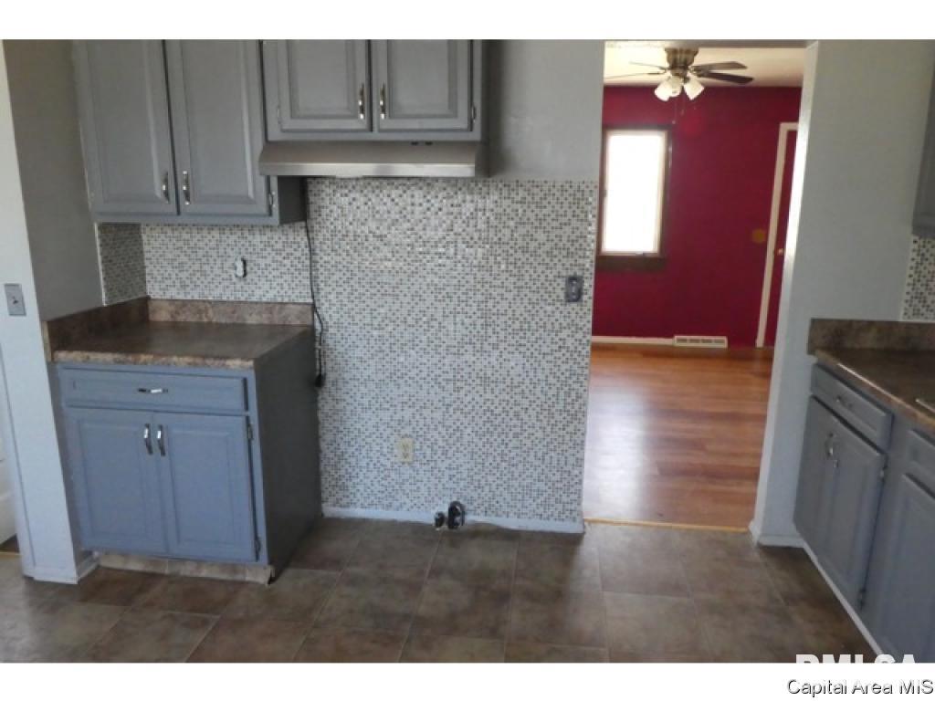 2105 Stonehenge Road Springfield, IL 62702 - Photo 7 of 23