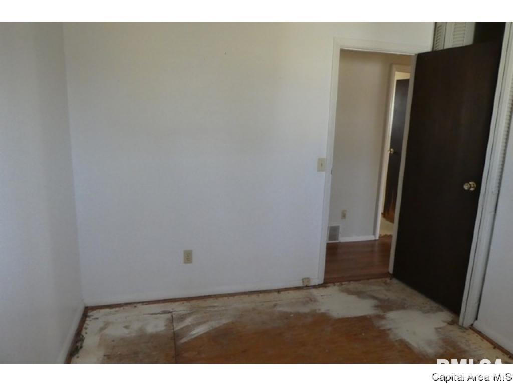 2105 Stonehenge Road Springfield, IL 62702 - Photo 8 of 23