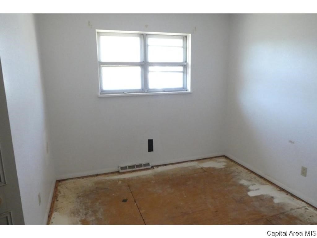 2105 Stonehenge Road Springfield, IL 62702 - Photo 9 of 23