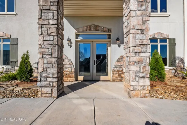 $880,000 | 230 Big Water Drive, Vonore, TN 37885