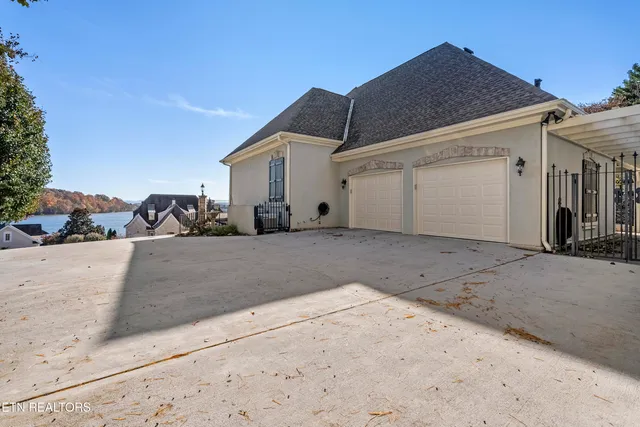 $880,000 | 230 Big Water Drive, Vonore, TN 37885